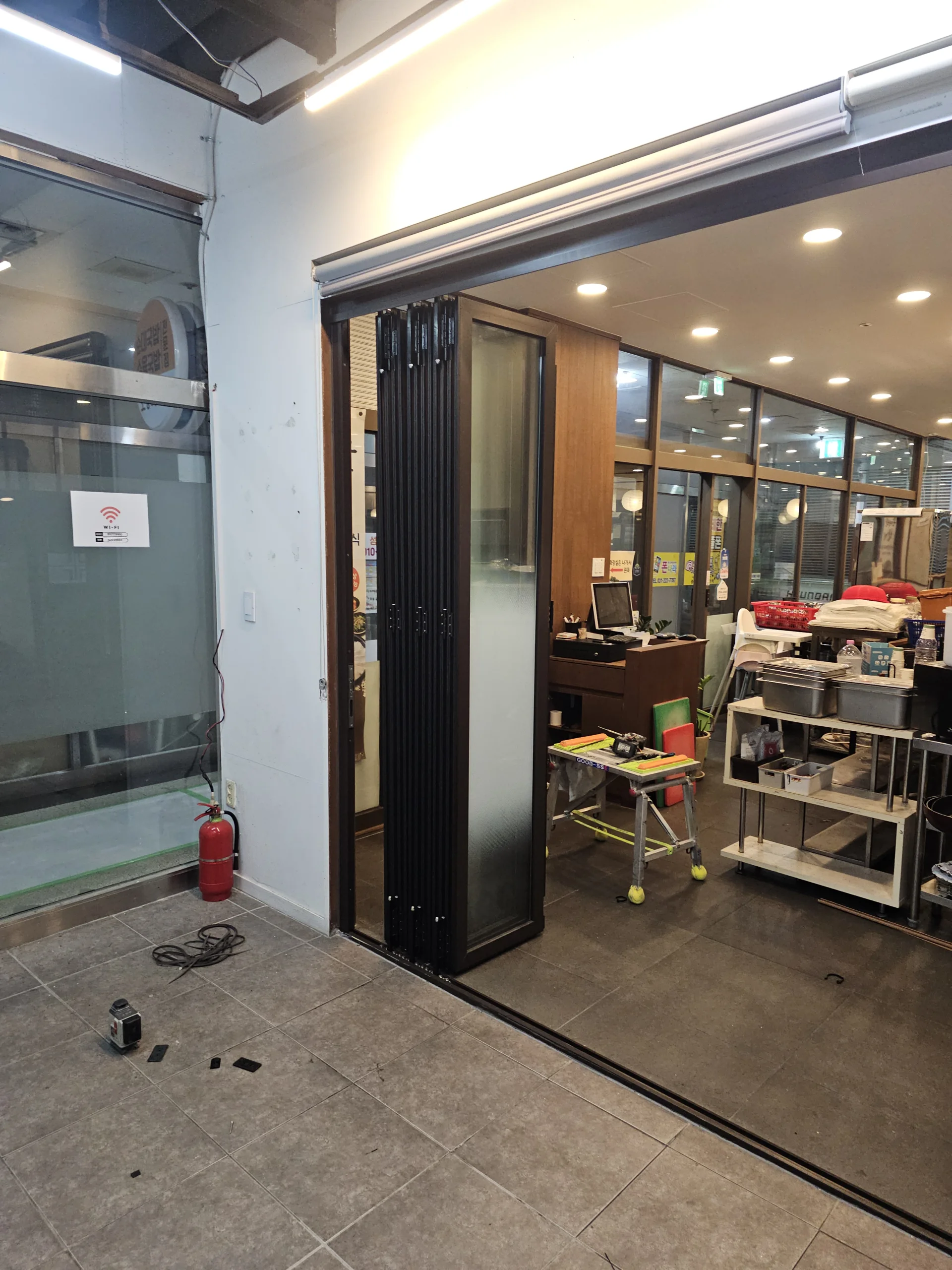 강남 폴딩도어 개폐 조정 시공 사진